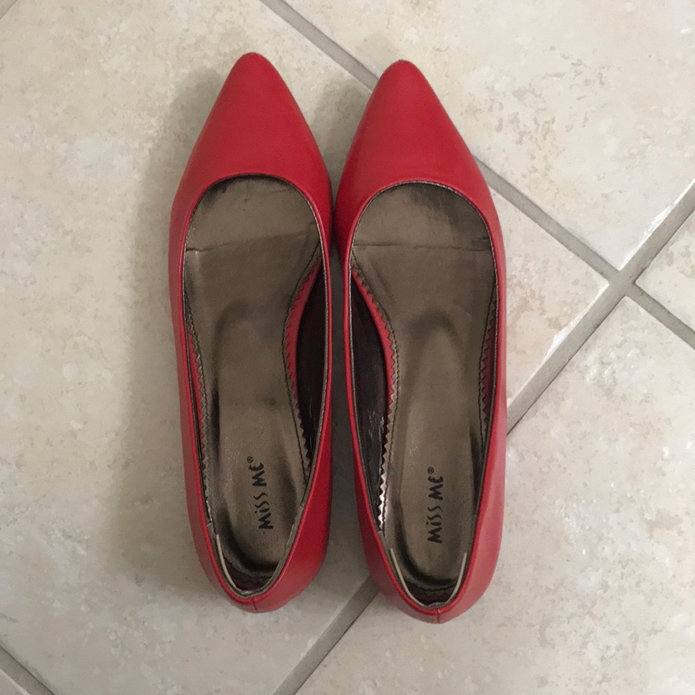 Miss Me red pointy flats